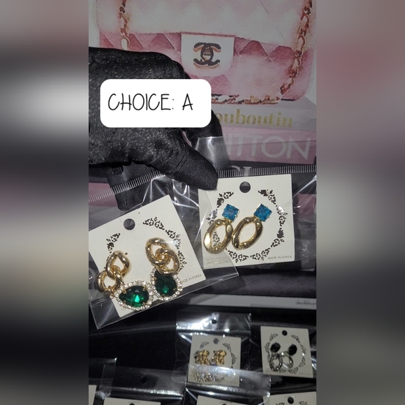 NEW CUBIC ZIRCONIA GOLD DIPPED  EARING UNIQUE .CUSTOM MADE💎CHOOSE YOUR LETTER💠 - Picture 2 of 10